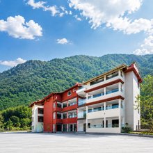 乾山·归月酒店(九寨千古情店)
