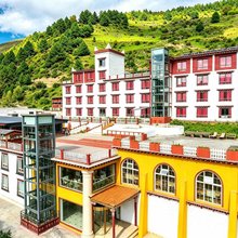 丹巴东马顶果山风景酒店