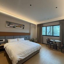 时光屋酒店(汇金新地广场苏州科技大学石湖校区店)