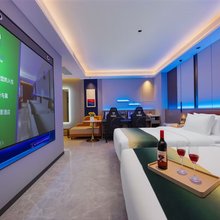 叶与晨电竞电影酒店(火车站槐安东路店)