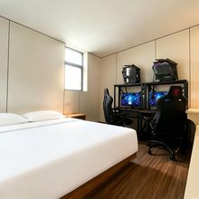 本色电竞酒店(上海彭浦新村地铁站店)