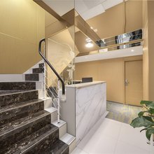 亚宸酒店(武汉龙阳村地铁站人信汇店)