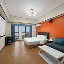 依栖酒店(武汉体育中心经开万达广场店)