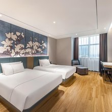 白玉兰酒店(建湖万彩国际购物中心店)