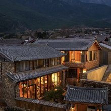 丽江玉湖村阿强家石院|屋顶雪山观景民宿