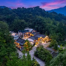 青城山·紫钰山境设计师别墅(泰安古镇店)