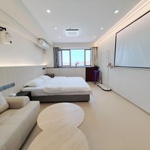 六月观海影音民宿(烟台大学万象汇店)