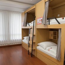 三只猫青年旅社(青岛金沙滩石油大学店)