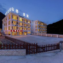 康定山栖良院(木格措店)