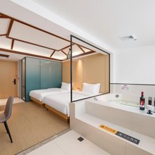 弥勒蓝湖温泉度假酒店(湖泉生态园红河水乡店)