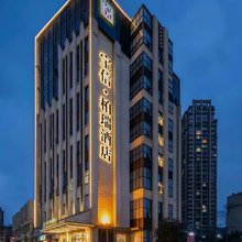 南充宝信柏瑞酒店(西华师范大学华凤校区店)