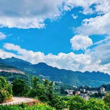 鹤峰壹山半水民宿