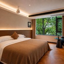 屿光·Tranquil Isle酒店(贵阳喷水池地铁站民生路好吃街店)