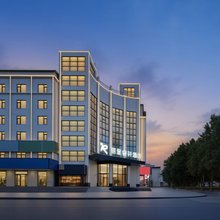 新乡河师大丽呈睿轩酒店