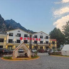 野三坡山河云舍酒店