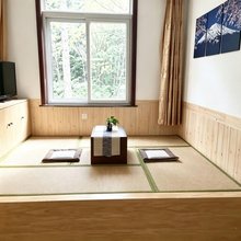 在水一方假日酒店(雾灵山杜鹃峰店)
