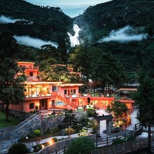 山水间·望瀑谷