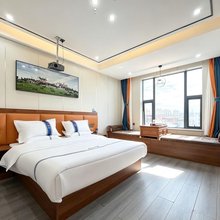 华云大酒店(若尔盖县人民政府民族团结广场店)