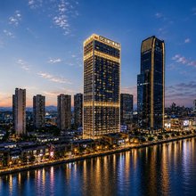 DC云端江景酒店(南昌之星摩天轮万象城店)