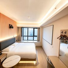 西宁尚小美夏都观影酒店(万科时代都会店)