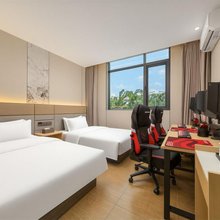 鲁班电竞酒店(海南师范大学龙湖天街店)