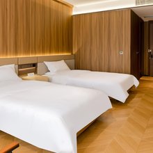 六季酒店(锡林浩特市政府维多利广场店)