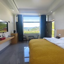 月湾酒店(泸沽湖草海店)