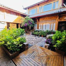 云裳纳美·日照金山观雪山全景美宿(丽江四方街店)