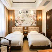 兴义铭豪商务酒店(桔山湿地公园店)