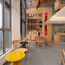 友禾轻居酒店(贵阳喷水池地铁站民生路好吃街店)