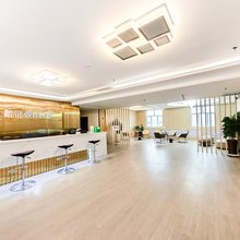 那拉提朗悦假日酒店(那拉提旅游风景区店)