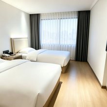 十堰丽景假日酒店(六堰人民公园店)