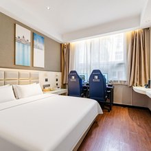 优恩电竞(郑州未来路博览中心地铁站店)