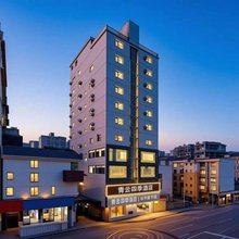 青云四季酒店(毕节威宁草海会展中心人民广场店)