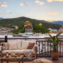 枕松祈安·松野假日|VILLAS 野奢侘寂美学供氧民宿(独克宗古城店)
