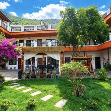 兴义万峰林浅山里民宿(上纳灰店)