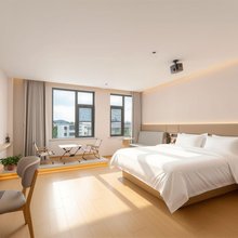 山见小居酒店(徐州彭城苏宁广场店)