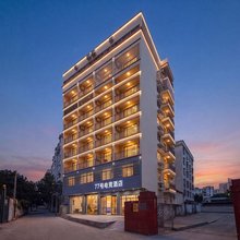 77号电竞酒店(南北水果批发市场高铁东站店)