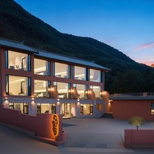 泸沽湖明松雪澜山美墅(三家村码头店)