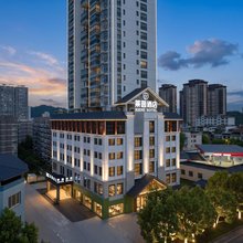 莱茵酒店(利川腾龙洞游客中心店)