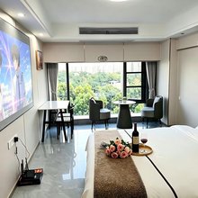 悦荟影院民宿(武汉天河机场航空总部地铁站店)