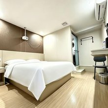 亚豪优客酒店(十洋地铁站南山公园店)