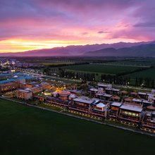 那拉提绿发英迪格酒店