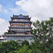邕州阁·青山湖景民宿(南宁青秀山地铁站店)