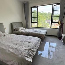 鱼龙枕溪山居