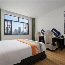 喆霆电竞酒店(宜昌东站店)