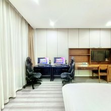 极速电竞酒店(上海江桥临洮路地铁站店)