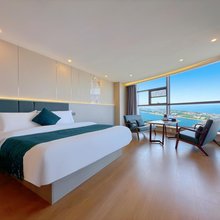 澜湾海景酒店(日照万平口景区灯塔广场店)