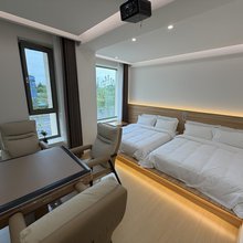 翠湖雅墅·轻奢·智能客栈(翠湖新城店)