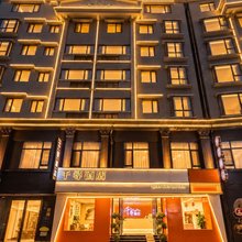 QIAN XUN·千寻酒店(安顺学院南马广场店)